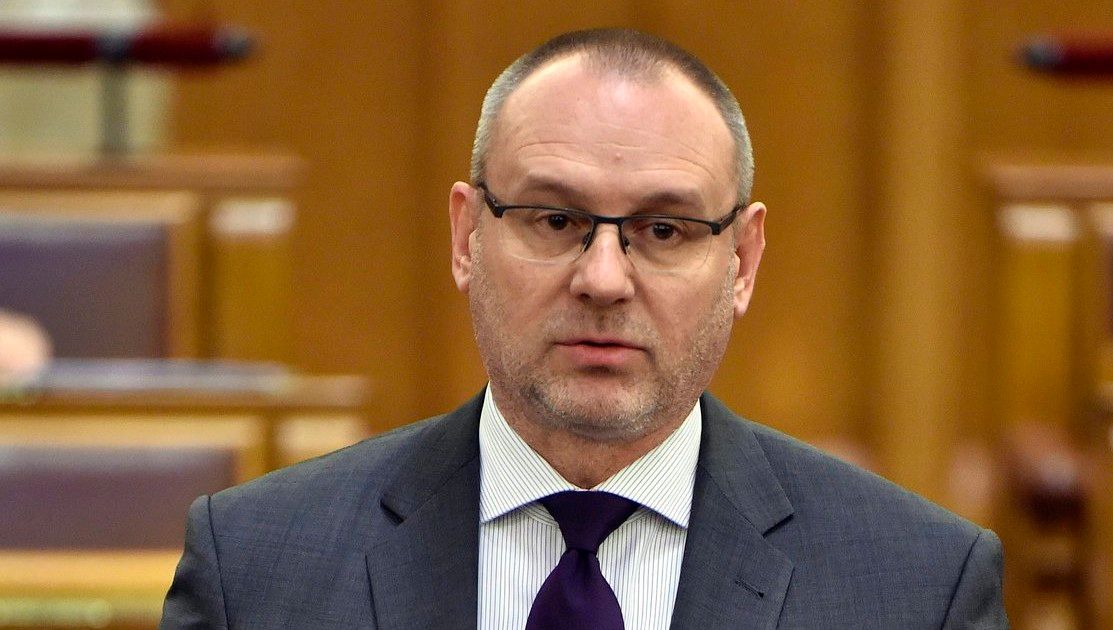 Fidesz: 2022-ben is folytatódhatnak a béremelések