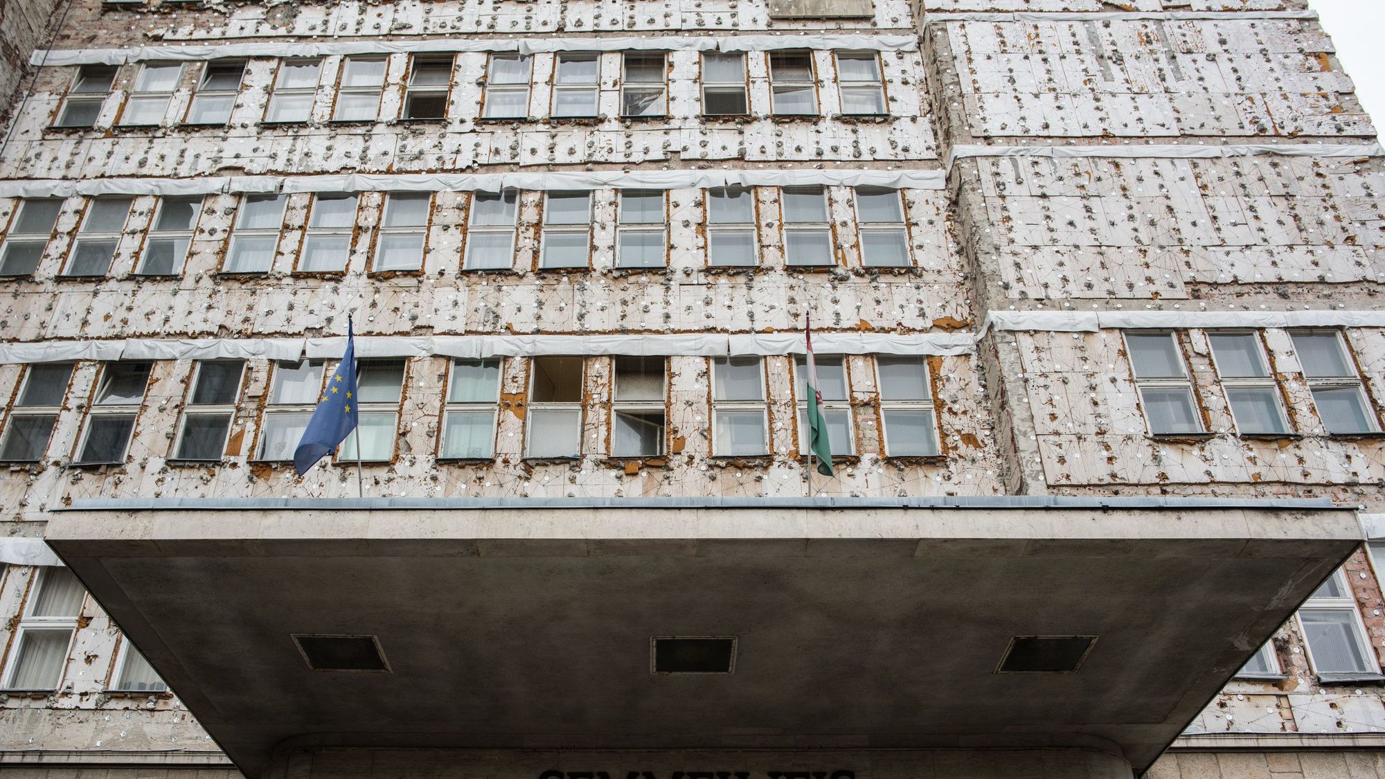 Fürjes: elkezdődött az Új Szent János Kórház és Szakrendelő Kútvölgyi Tömb homlokzatának felújítása