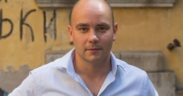 Leszállították a repülőről a Hodorkovszkij alapította Nyílt Oroszország vezetőjét Szentpéterváron