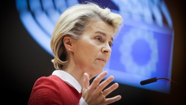 Von der Leyen szerint meg kell osztani a vakcinagyártási technológiákat