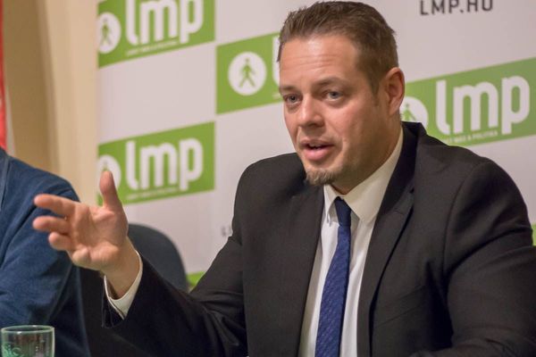 LMP: "belezsarolnák" az önkormányzatokat a vízi közművek átadásába