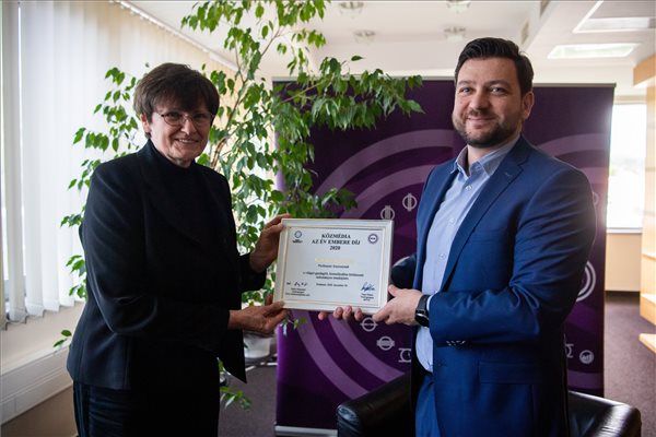 Karikó Katalin átvette a Közmédia Év Embere Díját