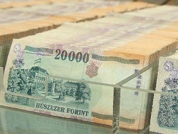 Veszprémben hitelfelvétel suttyomban, fű alatt...