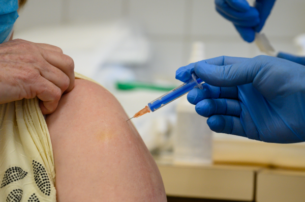 Szijjártó: a Nemzeti Oltóanyaggyár alkalmas lesz a kínai vakcina előállítására is