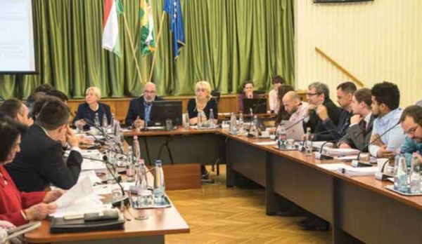 MSZP: a kormány ne korlátozza az önkormányzati képviselő-testületek működését!