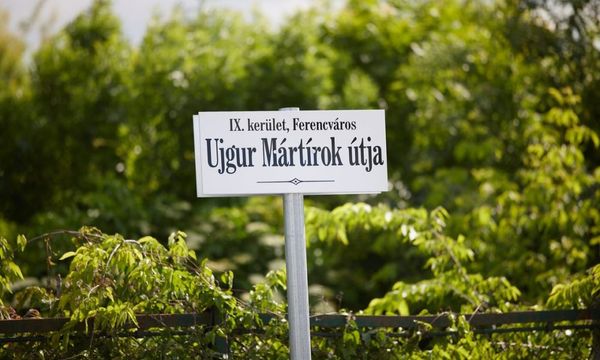 Új utcanévtáblákat tettek ki a Fudan Egyetem tervezett budapesti területén